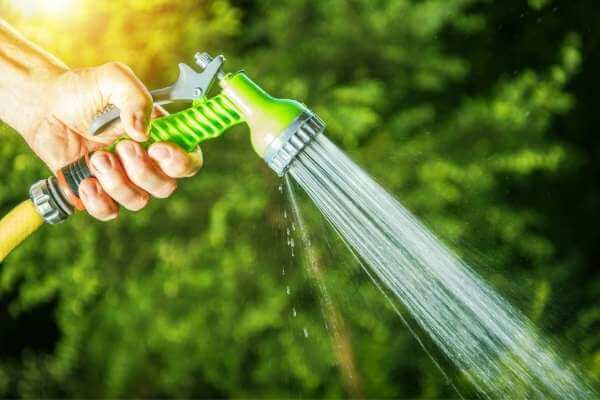 Water horse with nozzle for put water to a small space garden